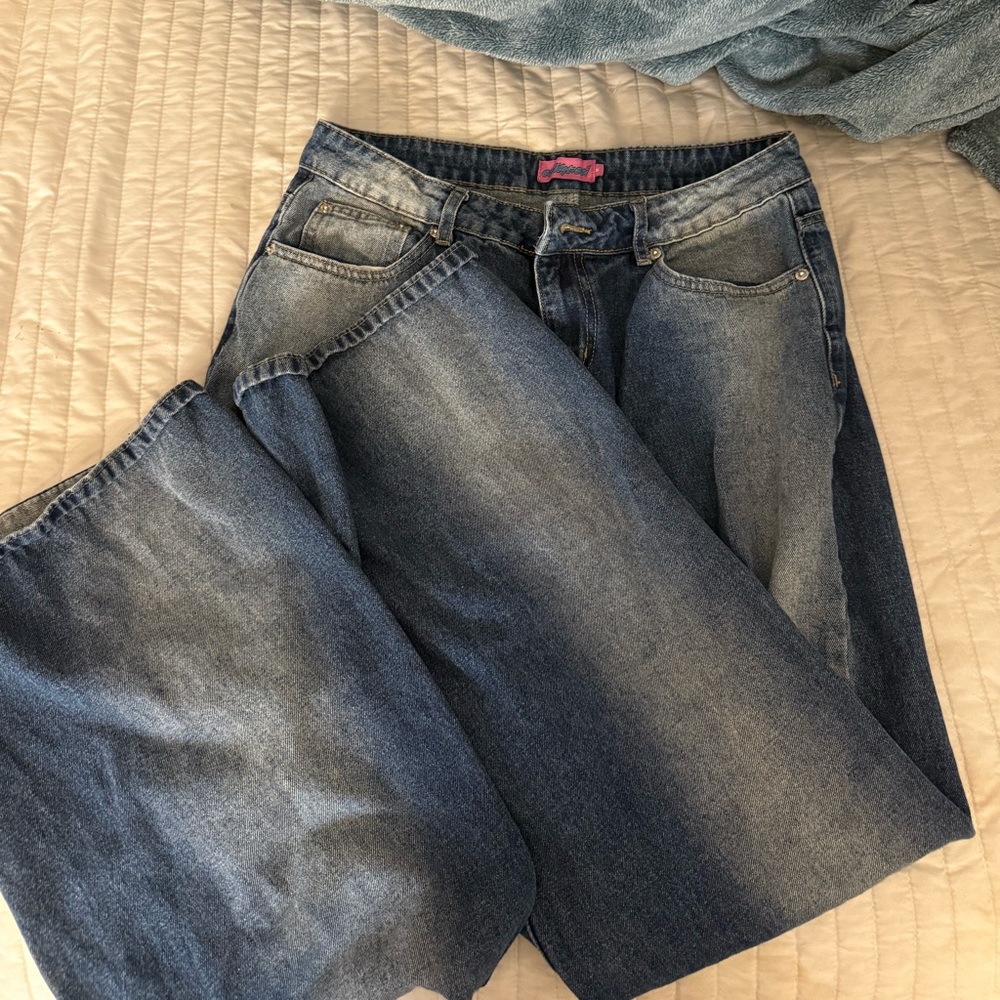 Edikted Raelynn washed low rise jeans